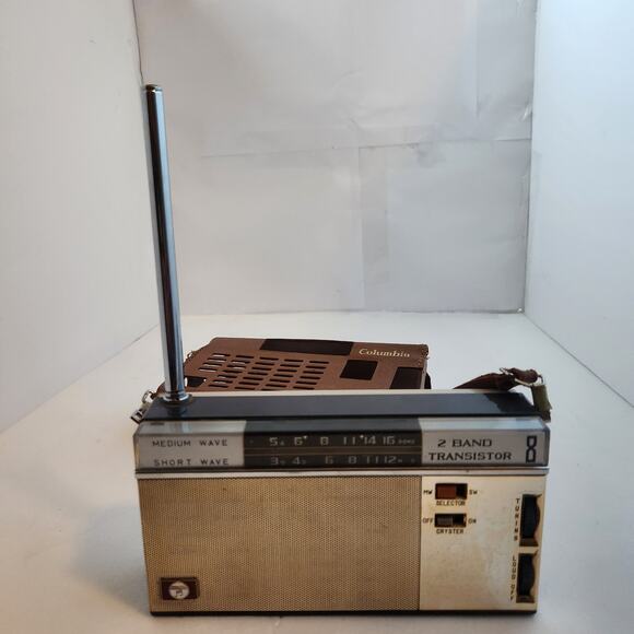 Vintage Columbia Transistor 2 band radio tested works - Picture 2 of 5